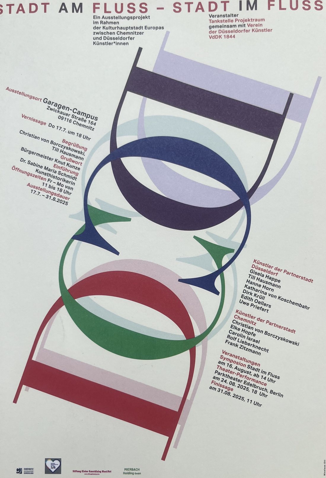 Plakat der Ausstellung Stadt am Fluss – Stadt im Fluss, Chemnitz 2025, mit ineinandergreifenden farbigen Ringen